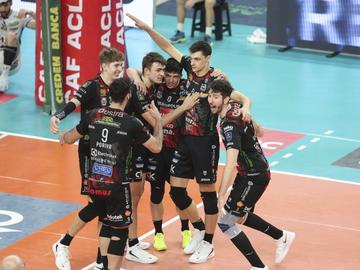 Александър Николов реализира 30 точки за победа на Чивитанова на старта на италианската волейболна Суперлига