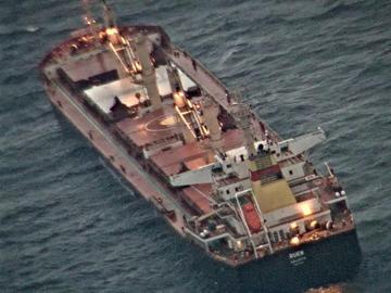 Индийските военноморски сили попречиха на сомалийски пирати да използват товарния кораб "Руен"