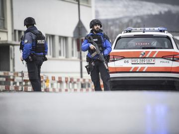 Въоръжен с нож мъж рани няколко души в Швейцария, преди да бъде арестуван