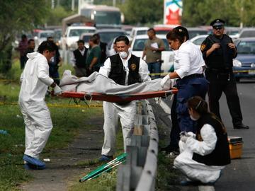 Картелът „Синалоа“ блокира пътища, подпали автомобили и уби най-малко девет души в мексиканския щат Сакатекас