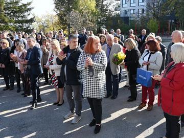 На тържеството присъстваха бивши директори, преподаватели и гости.