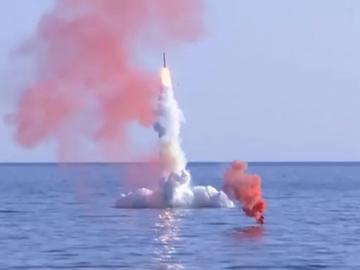 Руски атомни подводници изстреляха ракети по цели в Баренцово море