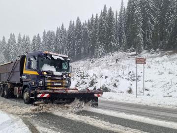 Снежната покривка в Пампорово е 10 см, съобщиха планинските спасители в курорта