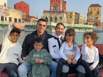 Джорджина осинови трите деца на Кристиано Роналдо