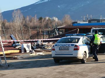 Строителен контрол: Най-вероятно халето е паднало заради некомпетентна изработка