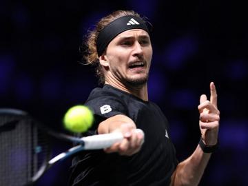 Зверев допълни четвъртфиналите в Париж, предстои му мач №22 с кошмарния Медведев