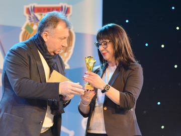 Кметът Христо Христов награди спортисът ветеран Каролина Николова.