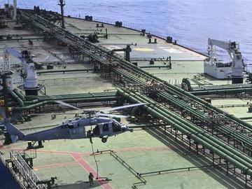 Военни на САЩ взеха на абордаж танкер с ирански петрол в Индийския океан