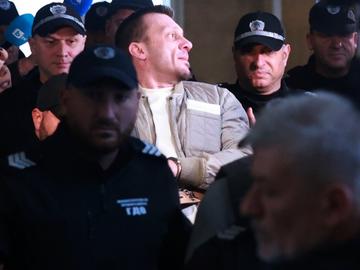 17 обвинения за Хасърджиев и още трима, сред тях и създаване на порнография с лица под 18 г.