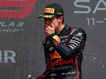 Никола Цолов с впечатляващ дебют във Формула 2, влезе в топ 10 още с първата квалификация