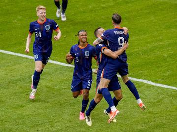 Нидерландия направи пълен обрат и спечели срещу Полша в група D на европейското първенство