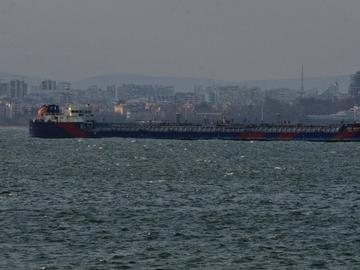 Украински дронове потопиха руски кораб с пшеница в Азовско море, има жертви