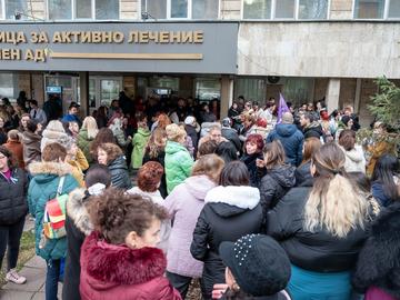 Сестри и акушерки от Шумен протестираха за достойни заплати