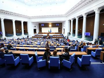 Окончателно гласувано: Над 8 млрд. лв. тръгват към общините, близо 3,9 млрд. от тях - за тази година