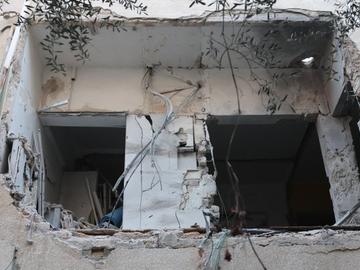 Двама души са убити при иранска ракетна атака срещу Израел