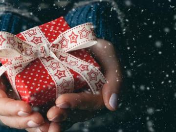 Коледният подарък: Дълбокият смисъл на един прастар ритуал
