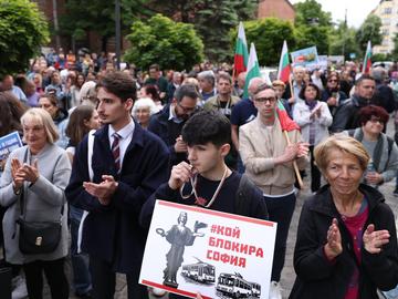 Протестиращите в подкрепа на Васил Терзиев се събраха пред Столична община