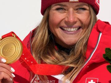 Олимпийската шампионска в спускането е аут за месец