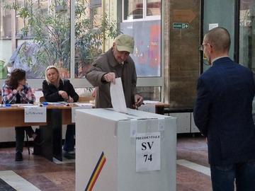 Джордже Симион и Никушор Дан ще се изправят на балотаж за президент на Румъния