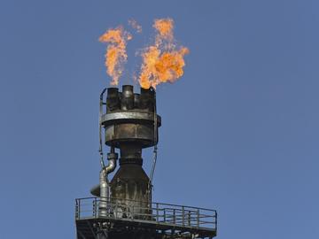 Пожар избухна в петролна рафинерия в руската Самарска област след атака с дронове
