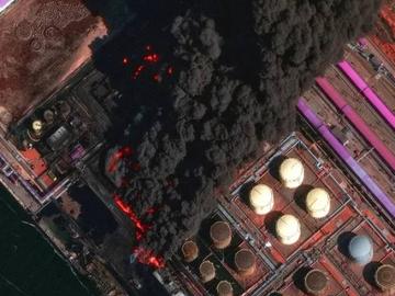 Украйна съобщи, че е поразила руски боен кораб и петролна платформа в Черно море