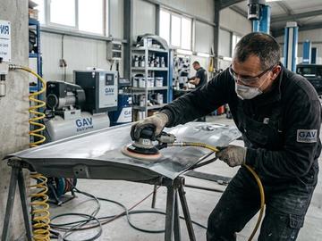 Пневматичният шлайф в сервиза: малък инструмент за по-прецизна работа