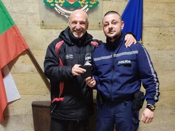 Бъдещ полицай намери портфейл с пари