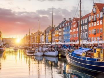 Копенхаген възнаграждава туристите, които карат колело и чистят след себе си