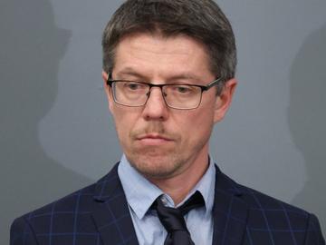 Стоил Цицелков обяви на брифинг, че подава оставка