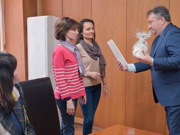 Преподавателите по балет Светла Денчева и Юлия Николова получиха плакет