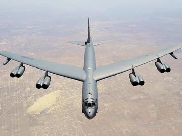 Американски стратегически бомбардировач се разби след излитане от база "Едуардс" в Калифорния