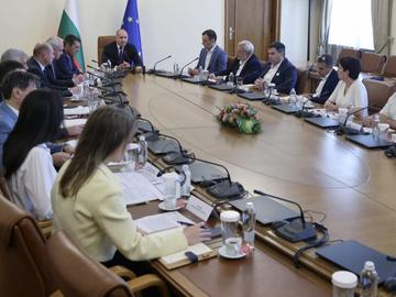 Декларациите на властта: Редица министри по-имотни от премиера