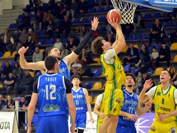 „Рилски спортист“ не се затрудни за победата в Шумен